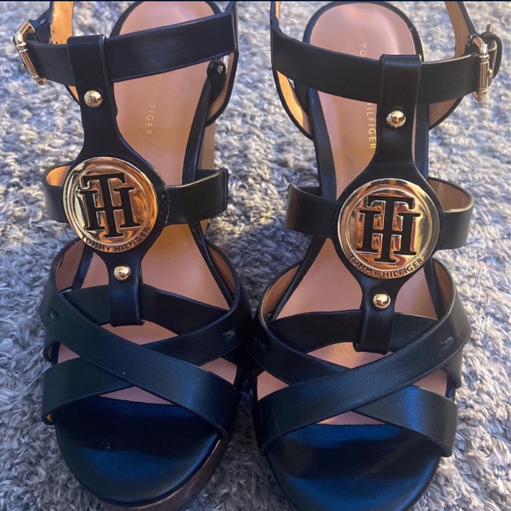 TOMMY HILFIGER HEELS
